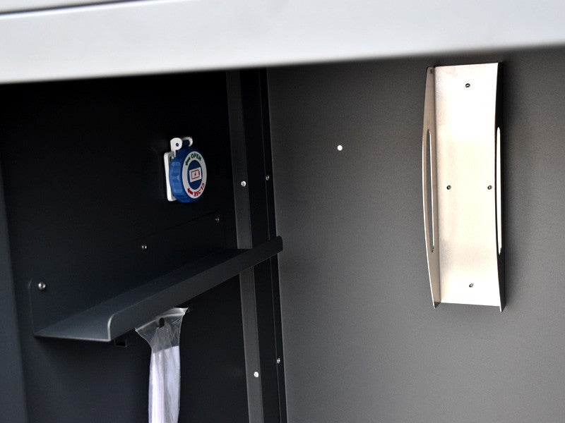 Dviejų vietų elektrinių paspirtukų boksas „Krosbox II“ – moderni mažoji architektūra
