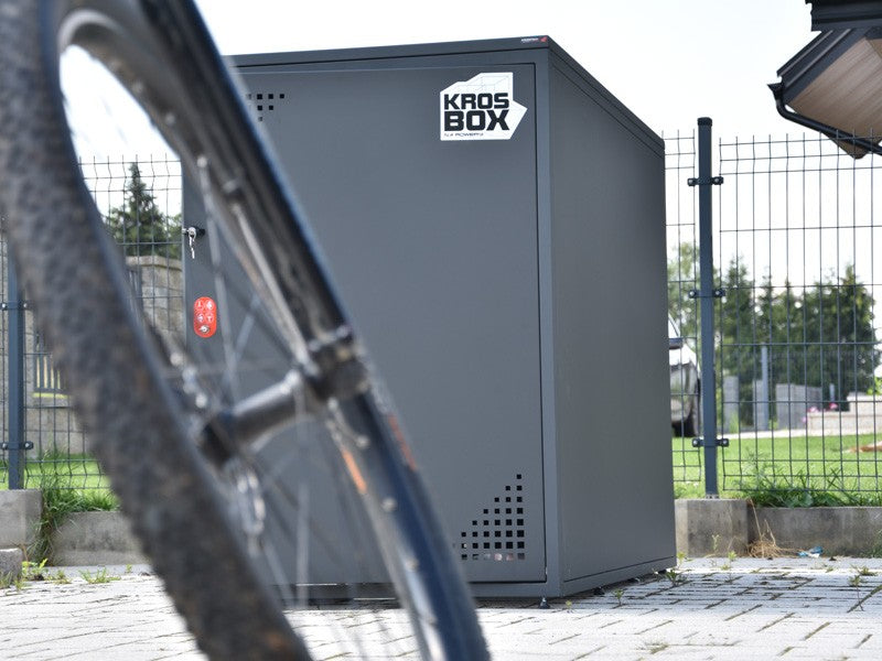 Dviračių dėžė "Krosbox" - miesto parko suoliukai ir šiukšliadėžės