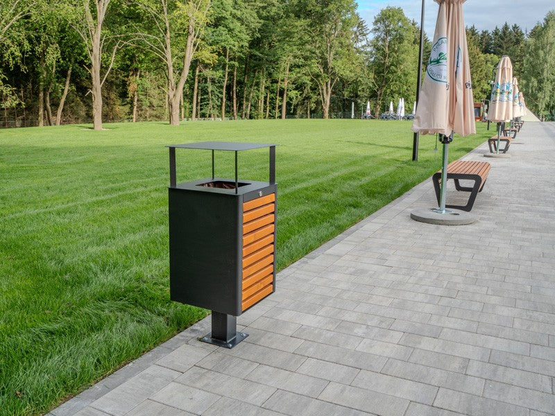 Šiukšliadėžė Amant IV 60L – funkcionaliai ir saugiai bendruomenės aplinkai parkuose bei skveruose