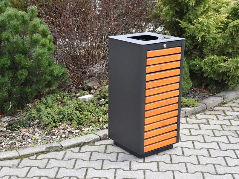 Šiukšliadėžė Amant VIII 80L – funkcionaliai ir saugiai bendruomenės aplinkai parkuose bei skveruose