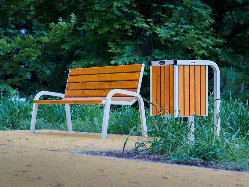 Šiukšliadėžė Hapi – estetiškam viešojo landšafto formavimui ir poilsio zonų įrengimui