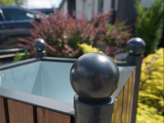 Šiukšlinė Promyk Ir Retro – funkcionaliai ir saugiai bendruomenės aplinkai parkuose bei skveruose