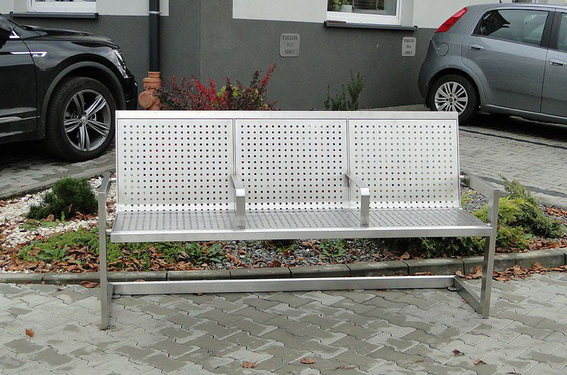 Lauko suoliukas Azalia I - 3 Vietų – funkcionaliai ir saugiai bendruomenės aplinkai parkuose bei skveruose