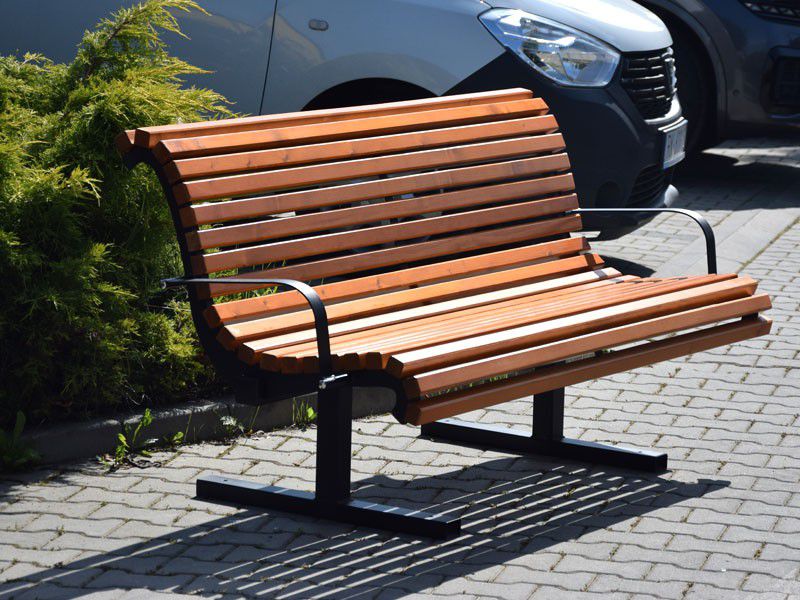 Lauko suoliukas Karmen II – tvariems urbanistiniams sprendimams bei pėsčiųjų zonų tvarkymui