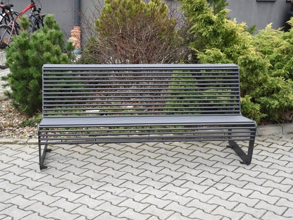 Lauko suoliukas Koliber Su Atlošu II – funkcionaliai ir saugiai bendruomenės aplinkai parkuose bei skveruose