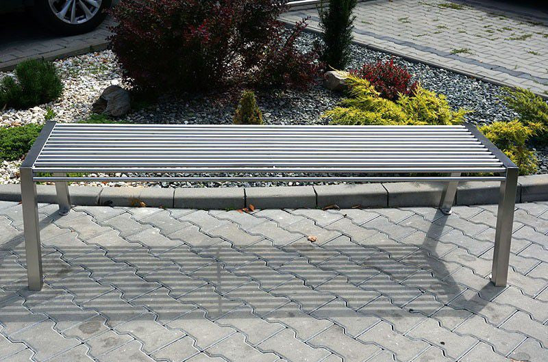 Lauko suoliukas Narcyz Be Atramos Nugarai – funkcionaliai ir saugiai bendruomenės aplinkai parkuose bei skveruose