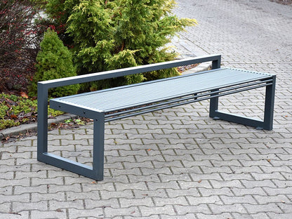 Lauko suoliukas Nerina – funkcionaliai ir saugiai bendruomenės aplinkai parkuose bei skveruose