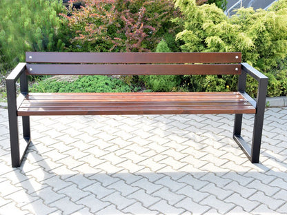 Lauko suoliukas Salsa – funkcionaliai ir saugiai bendruomenės aplinkai parkuose bei skveruose