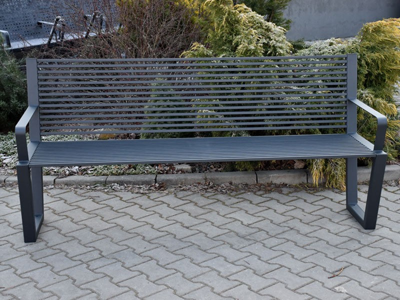 Lauko suoliukas Semi V Su Atlošu – funkcionaliai ir saugiai bendruomenės aplinkai parkuose bei skveruose