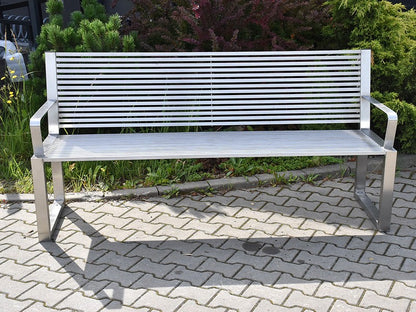 Lauko suoliukas Semi VI Su Atlošu – funkcionaliai ir saugiai bendruomenės aplinkai parkuose bei skveruose