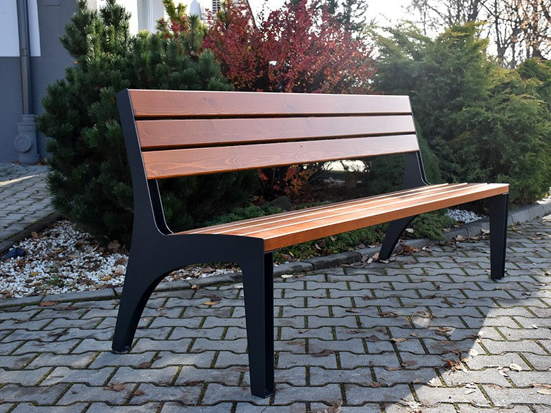 Lauko suoliukas Su Atlošu Oberon – funkcionaliai ir saugiai bendruomenės aplinkai parkuose bei skveruose