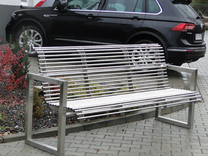 Lauko suoliukas Su Atlošu Szafir II – tvariems urbanistiniams sprendimams bei pėsčiųjų zonų tvarkymui