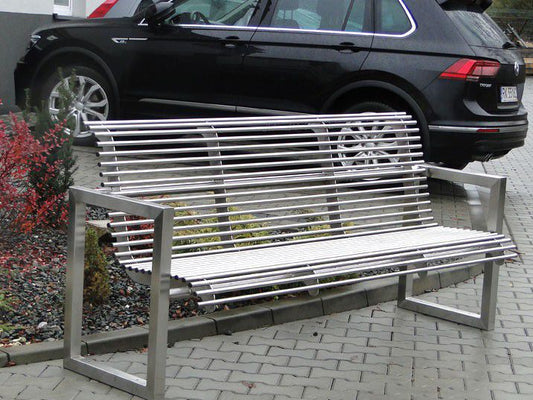 Lauko suoliukas Su Atlošu Szafir II – tvariems urbanistiniams sprendimams bei pėsčiųjų zonų tvarkymui