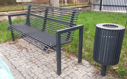 Lauko suoliukas Su Atlošu Szafir II – funkcionaliai ir saugiai bendruomenės aplinkai parkuose bei skveruose