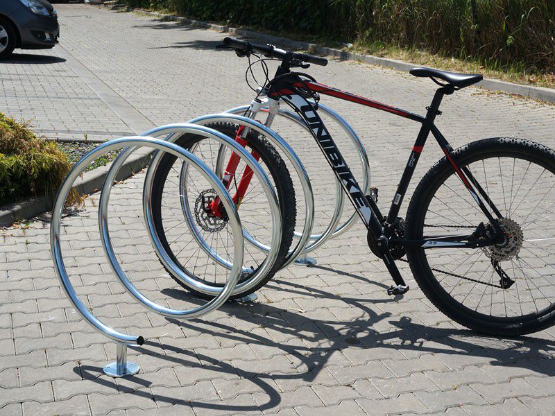 Dviračių stovas "Gyvatė" 150cm - moderni parko infrastruktūra ir įranga