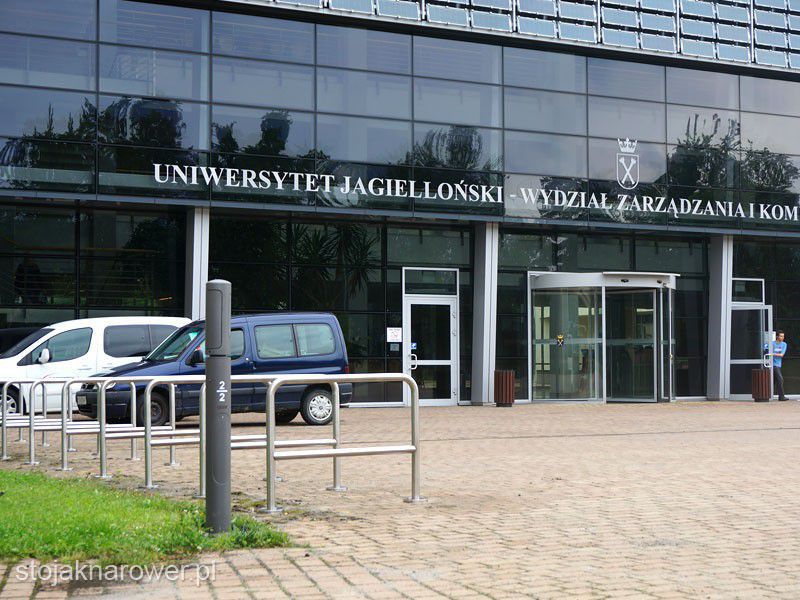 Dviračių stovas U-16 ovalus su skersiniu - kokybiški dviračių stovai laukui
