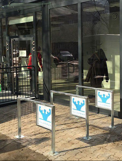 U-3 dviračių stovas su reklaminiu stendu - lauko baldai parkams ir skverams