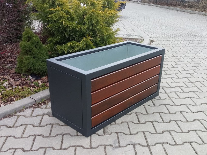 Komplektas: Suoliukas Su Atlošu, Gėlinė, Šiukšlių Dėžė – funkcionaliai ir saugiai bendruomenės aplinkai parkuose bei skveruose